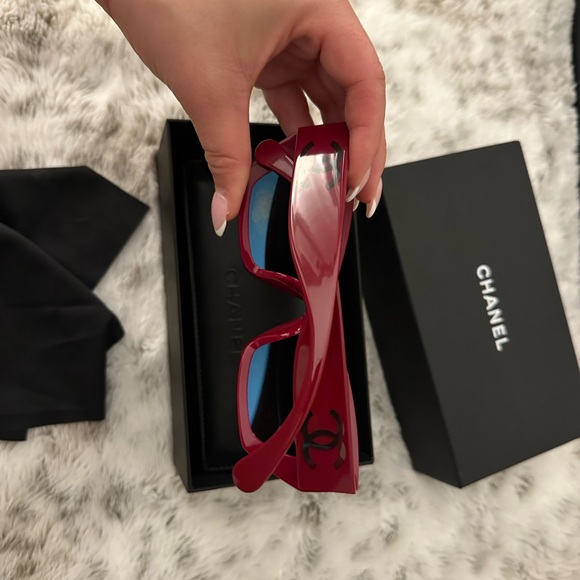 Red Chanel Cat Eye sunglasses - Picture 7 of 7